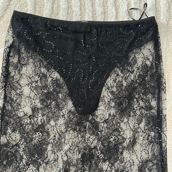 Elegant Black Lace sheer Skirt with attached underwear - Picture 3 of 5